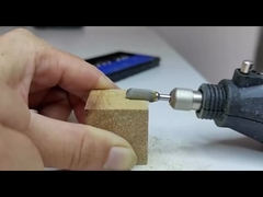 Der Gebrauch von verschiedenen Materialien (Metall, Holz, Aluminiumetc.) durch einige Karbidgrate