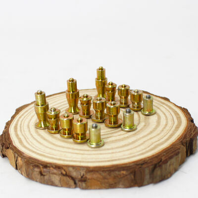 Ein guter Preis. Kundenspezifische Reifenspikes aus Wolframkarbid mit 5,7-15 mm Länge und 6,5-12 mm Durchmesser für Winterreifen Online